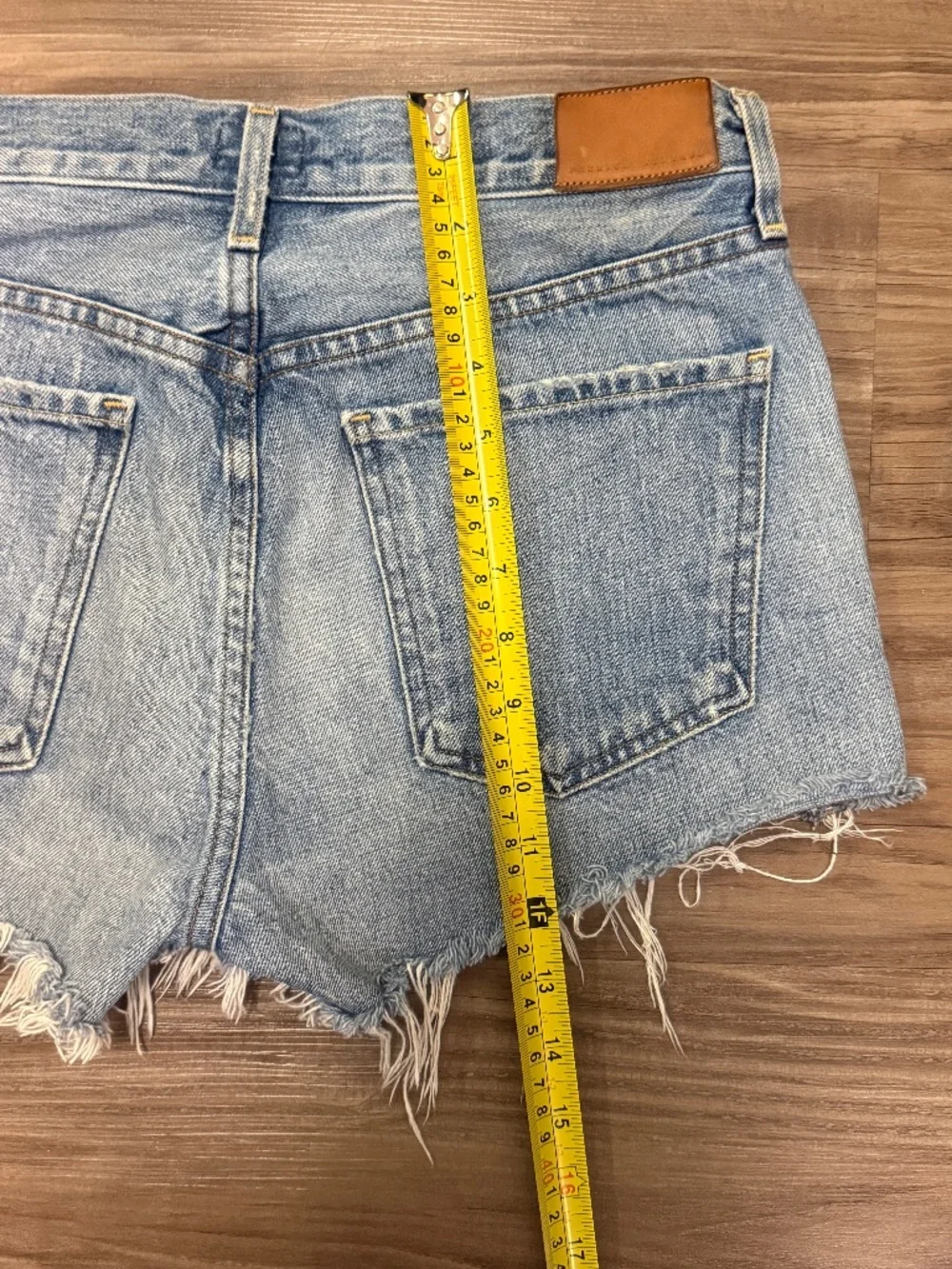 Citizens of Humanity Bree Relaxed Shorts Daze Raw Hem W26 $148